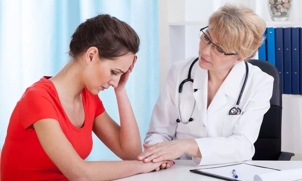 El examen oportuno por parte de un médico ayudará a evitar el desarrollo de cistitis en las mujeres.