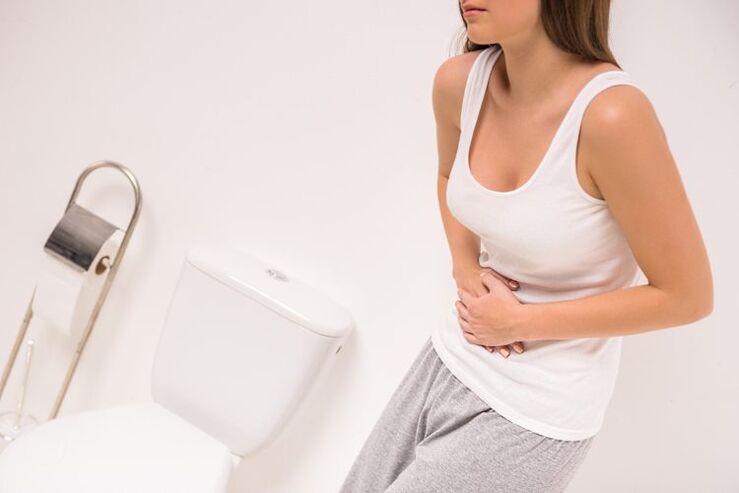 Los síntomas de la cistitis en las mujeres son dolor en la parte inferior del abdomen y micción frecuente.