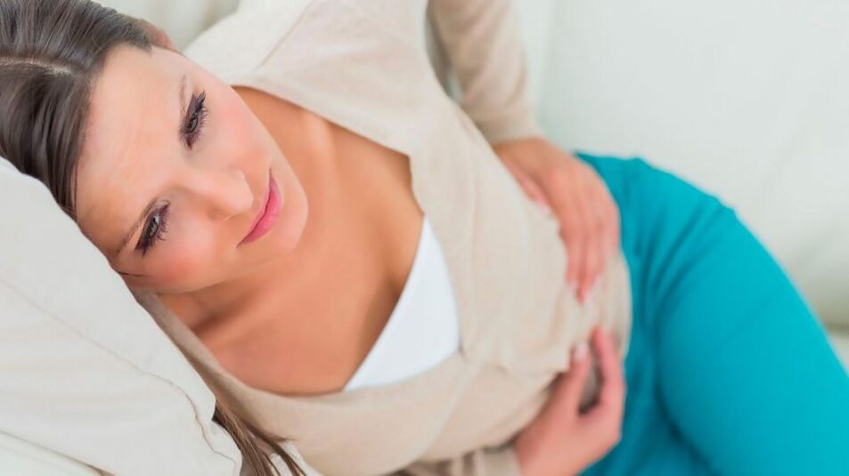 Una mujer con signos de cistitis necesita un tratamiento integral competente.